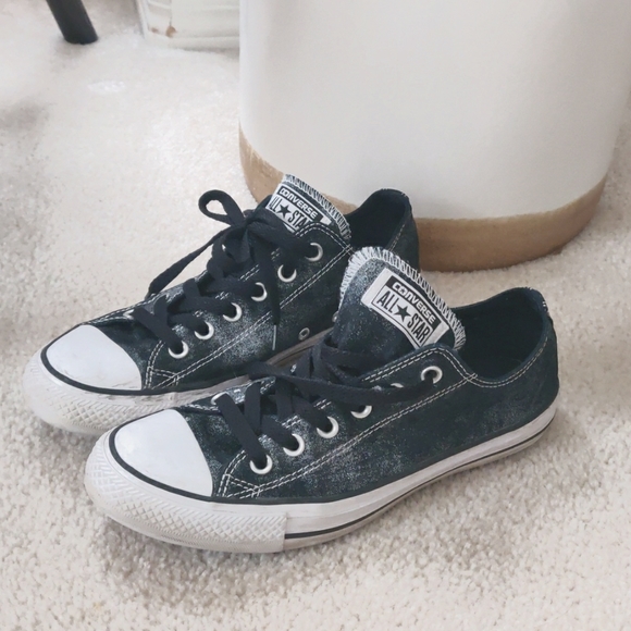 Converse Shoes - Converse black and white
